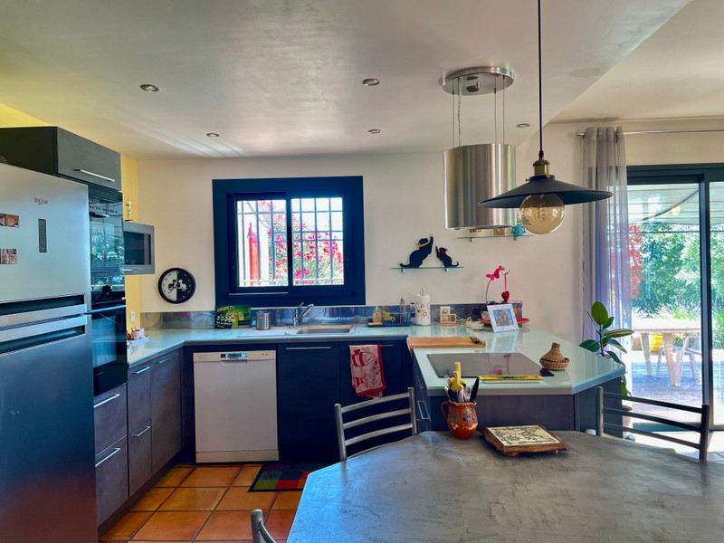 French property for sale in Pierrevert, Alpes-de-Haute-Provence - €599,000 - photo 5