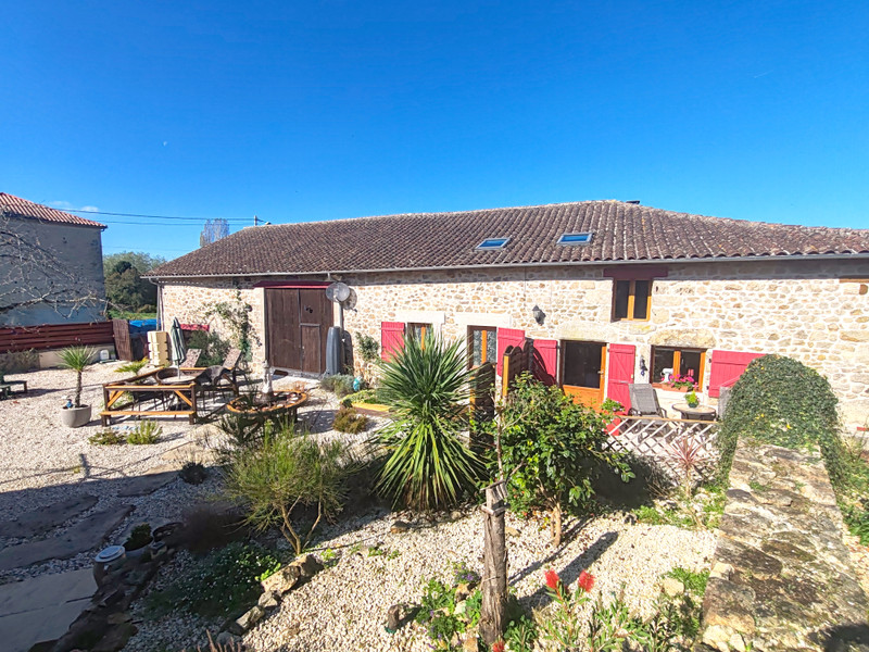 Maison à vendre à Champniers-et-Reilhac, Dordogne - 339.200 € - photo 1