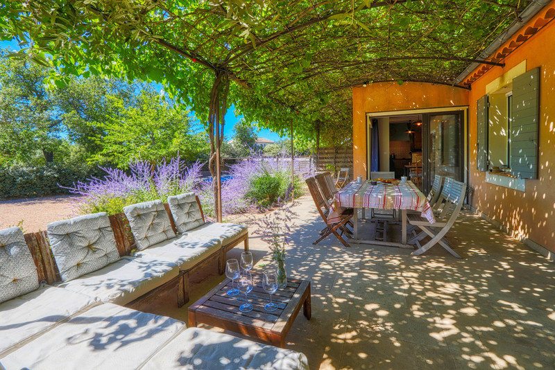 French property for sale in Saint-Saturnin-lès-Apt, Vaucluse - €598,000 - photo 2