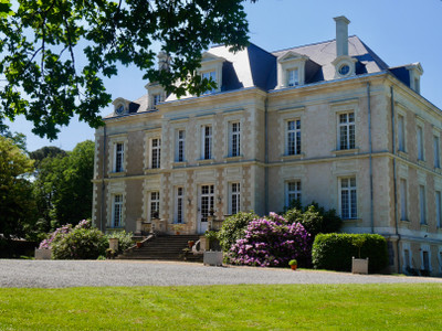 Chateau à vendre à Les Hauts-d'Anjou, Maine-et-Loire, Pays de la Loire, avec Leggett Immobilier