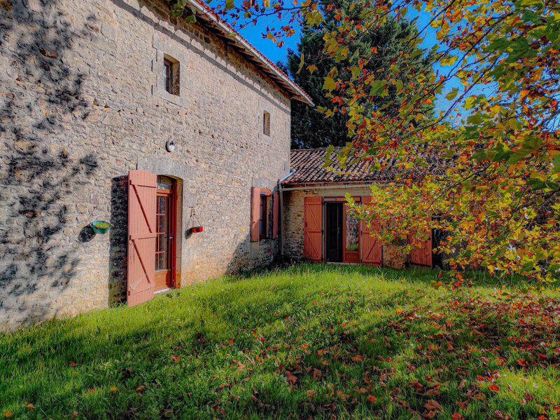 French property for sale in Nanteuil-en-Vallée, Charente - €108,000 - photo 12