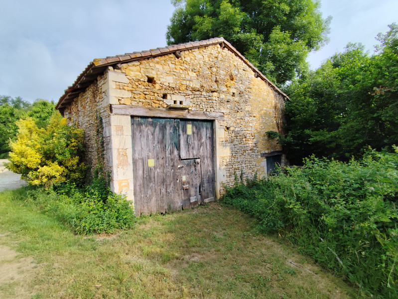 French property for sale in Beaulieu-sur-Sonnette, Charente - €130,800 - photo 12