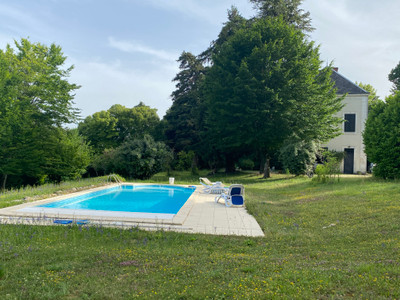 Maison de Maître from 1860, outbuilding and swimming pool in grounds of 3 hectares close to Périgueux.