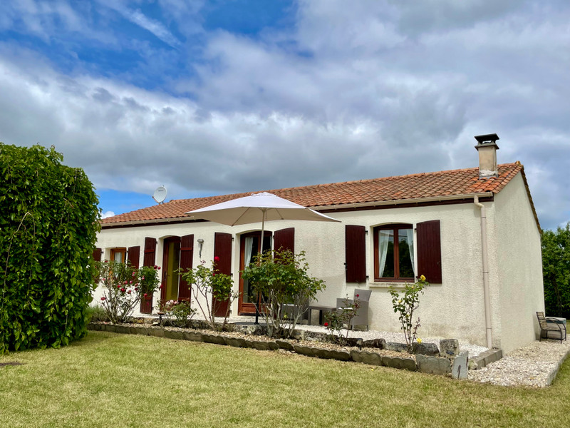 Maison à vendre à Aigre, Charente - 141.700 € - photo 1
