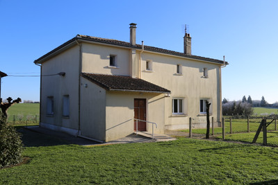 French property for sale in Raix, Charente - €199,900 - photo 2