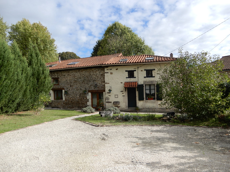 French property for sale in Le Lindois, Charente - &#8364;251,450 - photo 2