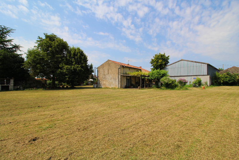 French property for sale in Néré, Charente-Maritime - €194,400 - photo 12