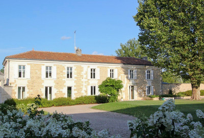 Maison à vendre à Angoulême, Charente, Poitou-Charentes, avec Leggett Immobilier