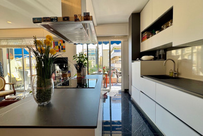 French property for sale in Nice, Alpes-Maritimes - €990,000 - photo 3