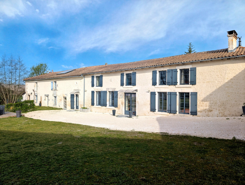 French property for sale in Challignac, Charente - €480,000 - photo 1