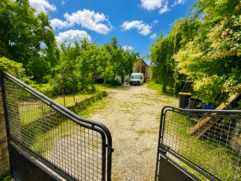 French property for sale in Berneuil, Charente - €345,450 - photo 9
