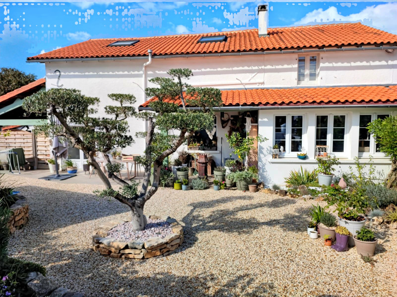 French property for sale in Nieuil, Charente - €256,800 - photo 0