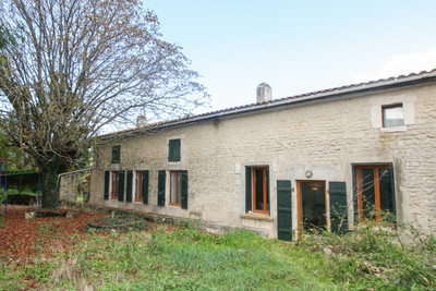 Maison à vendre à Lozay, Charente-Maritime, Poitou-Charentes, avec Leggett Immobilier