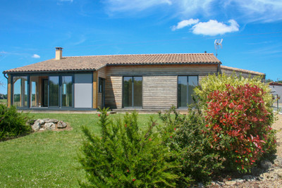 Maison à vendre à Fenioux, Charente-Maritime, Poitou-Charentes, avec Leggett Immobilier