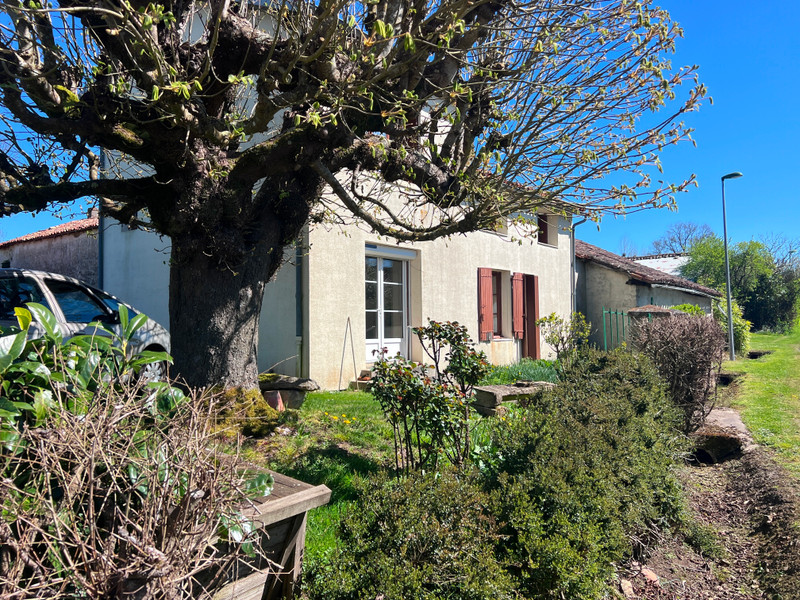Maison à vendre à Charroux, Vienne - 71.600 € - photo 1