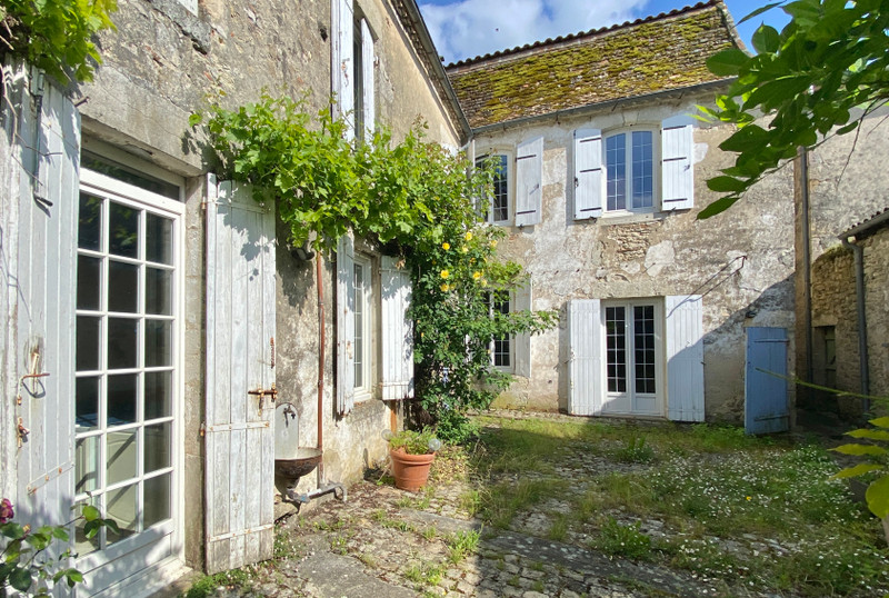 Maison à vendre à Saint-Méard-de-Gurçon, Dordogne - 250 000 € - photo 1