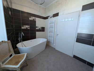 French property for sale in L'Isle-d'Espagnac, Charente - €229,000 - photo 5