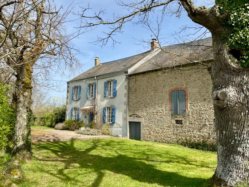 Maison à vendre à Cressat, Creuse - 222.560 € - photo 1
