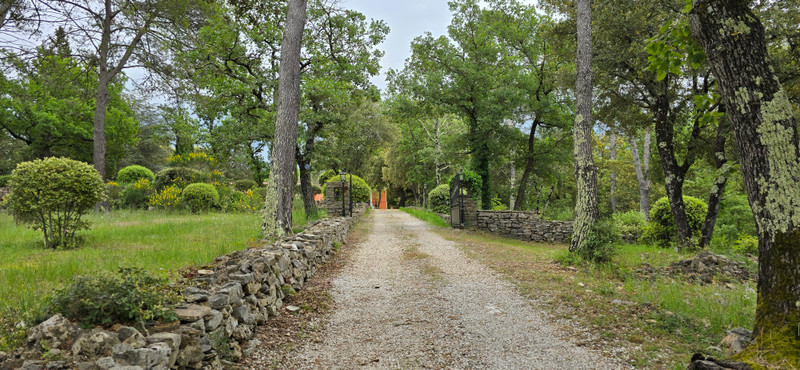 Commerce à vendre à Besse-sur-Issole, Var - 1.850.000 € - photo 1