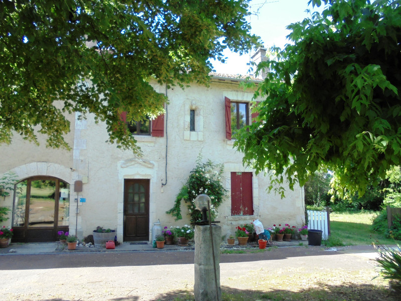 House for sale in AubeterresurDronne Charente 4 bedroom House