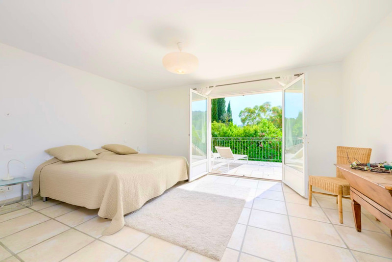 French property for sale in Mougins, Alpes-Maritimes - €2,495,000 - photo 5