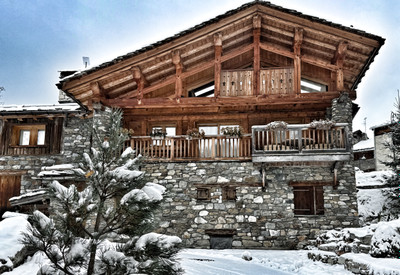 Luxurious, Exceptional SKI Chalet in Highly Sought After Area of Ste Foy Resort. Ski in Ski Out