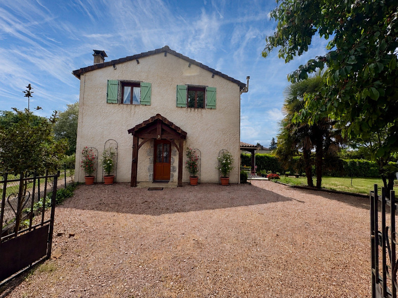 Propriété à vendre à Abjat-sur-Bandiat, Dordogne - 141 700 €