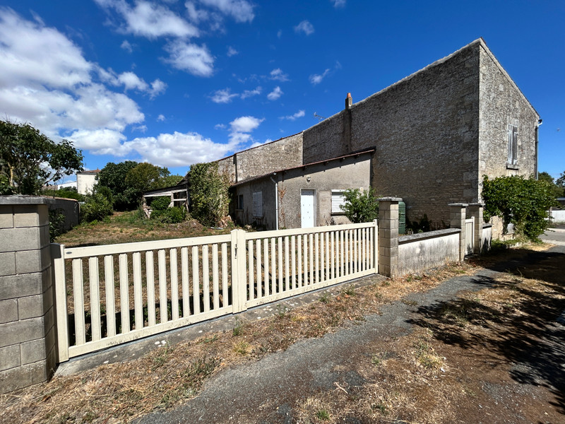 French property for sale in Bouillé-Courdault, Vendée - €148,800 - photo 3