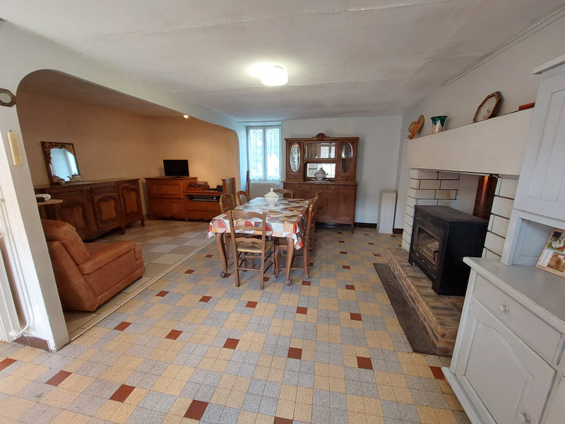 French property for sale in Vouzan, Charente - €170,000 - photo 4
