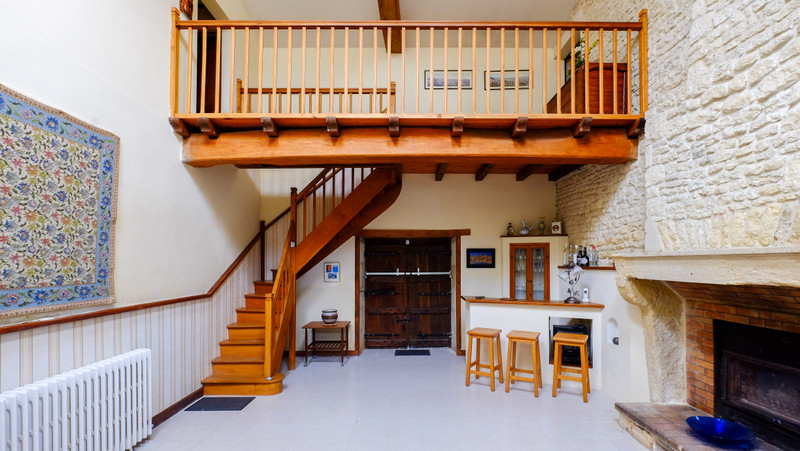 French property for sale in Saint-Pierre-de-Juillers, Charente-Maritime - €299,600 - photo 6