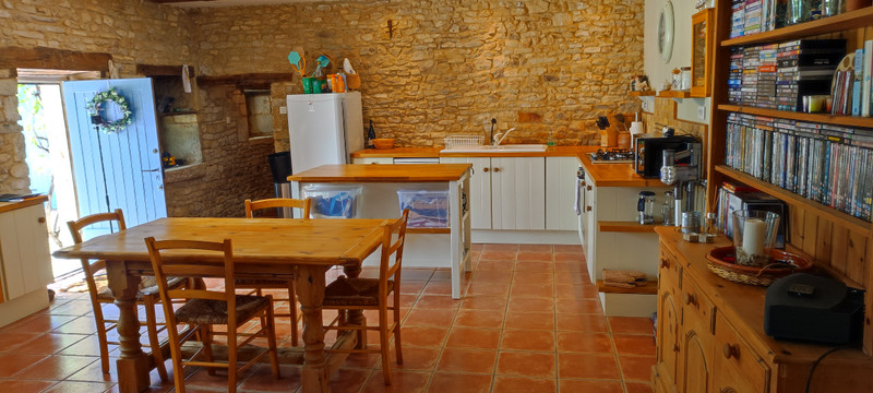 French property for sale in Messé, Deux-Sèvres - €267,500 - photo 2