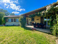 Maison à vendre à Montguyon, Charente-Maritime - 286 200 € - photo 1