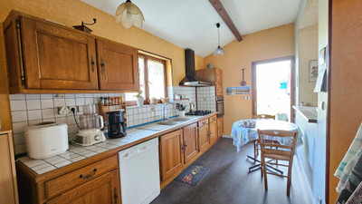French property for sale in Vaux, Allier - €275,600 - photo 3
