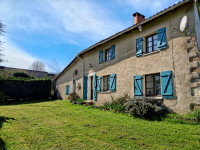 Propriété à vendre à Terres-de-Haute-Charente, Charente - 247 999 € - photo n°1