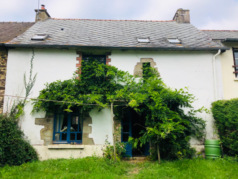 House for sale in Guilliers Morbihan A cosy, quaint cottage with a
