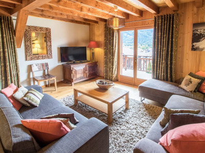 French property for sale in Samoëns, Haute-Savoie - €1,400,000 - photo 2