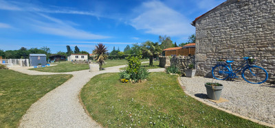 French property for sale in Saint-Valérien, Vendée - €349,800 - photo 2