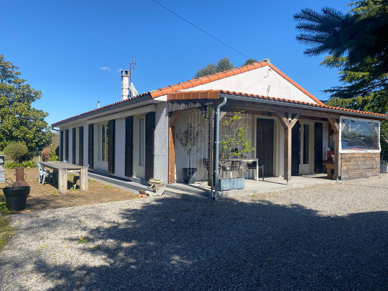 French property for sale in Pressignac, Charente - €268,000 - photo 0