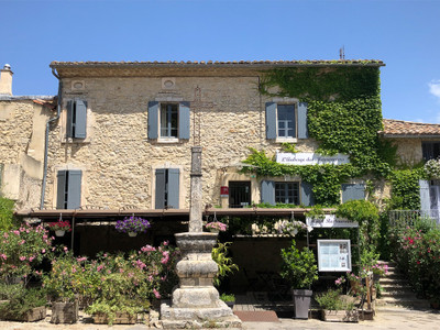 Commerce à vendre à Lussan, Gard, Languedoc-Roussillon, avec Leggett Immobilier