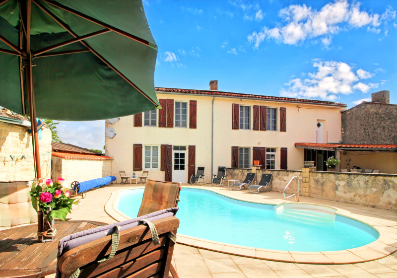 French property for sale in Villiers-Couture, Charente-Maritime - €249,000 - photo 0
