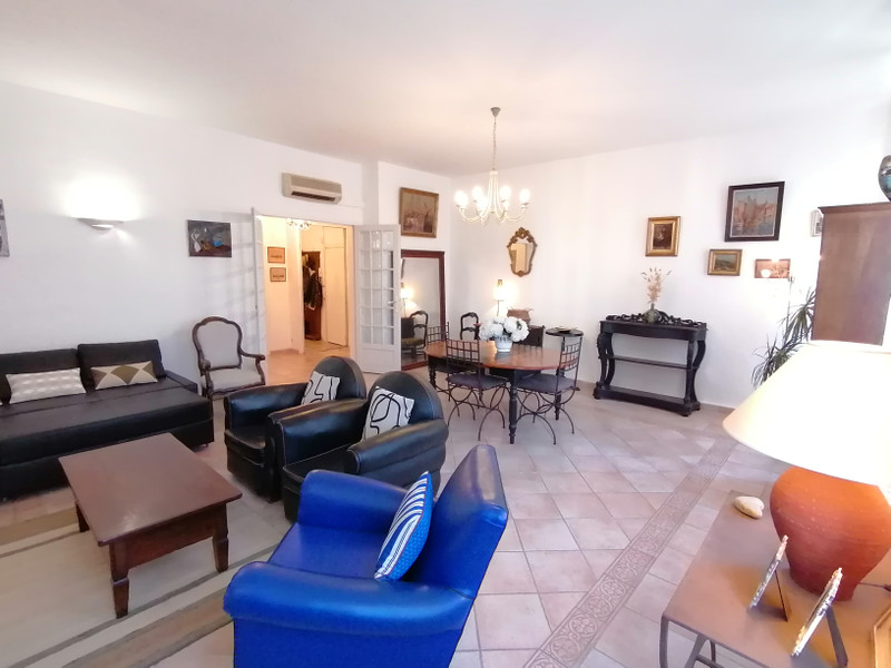 French property for sale in Marseille 6e Arrondissement, Bouches-du-Rhône - €319,000 - photo 3