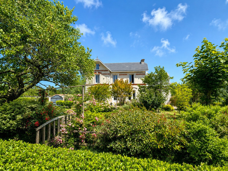 French property for sale in Saint-Christoly-de-Blaye, Gironde - €477,000 - photo 0