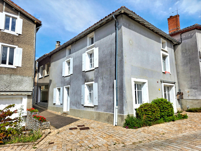 Propriété à vendre à Manot, Charente - 90 000 €