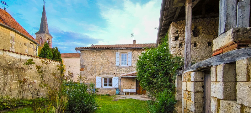 Maison à vendre à Barbezieux-Saint-Hilaire, Charente - 214.000 € - photo 1
