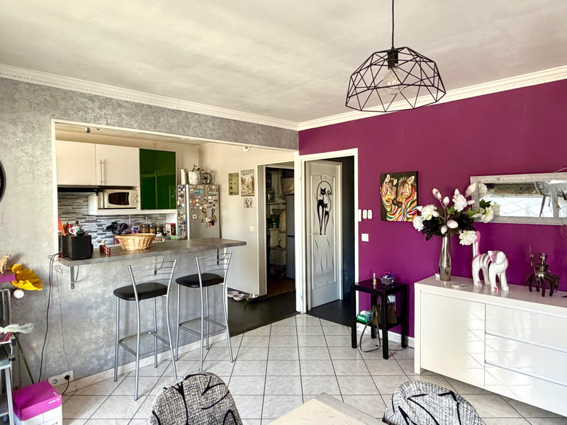 French property for sale in Livry-Gargan, Seine-Saint-Denis - €225,000 - photo 2