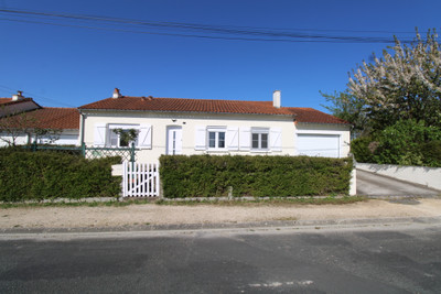 Maison à vendre à Brioux-sur-Boutonne, Deux-Sèvres, Poitou-Charentes, avec Leggett Immobilier