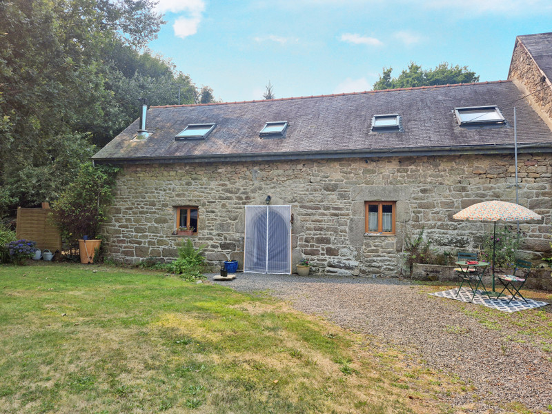 French property for sale in Bourbriac, Côtes-d'Armor - €371,000 - photo 1