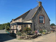 Maison à vendre à La Bazoge-Montpinçon, Mayenne - 345.000 € - photo 1