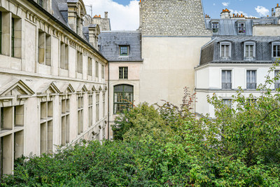 75003 Haut Marais, charming Duplex 3P, 81 m2 on 2nd and top floor with elevator in a building dating from 1850