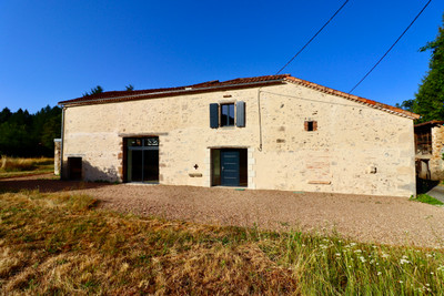 Maison à vendre à Écuras, Charente, Poitou-Charentes, avec Leggett Immobilier